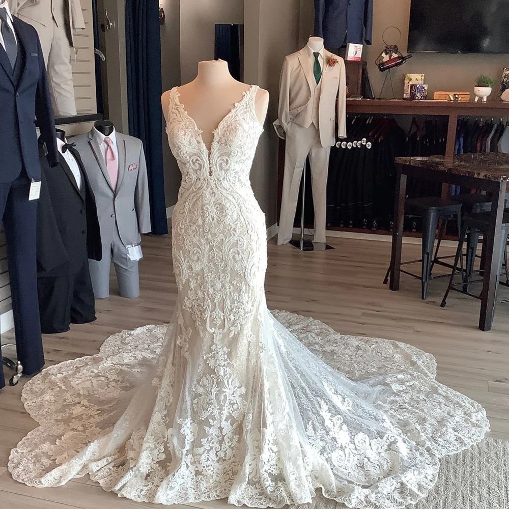 Elegant Lace Wedding Gown
